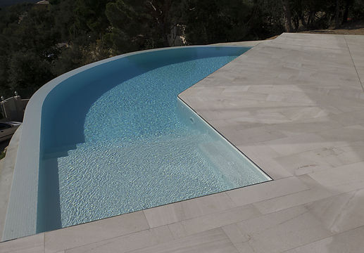 Construcción e instalación de piscinas desbordantes