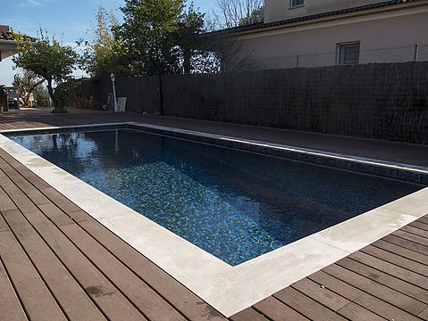 Construcción e instalación de una piscina de cemento