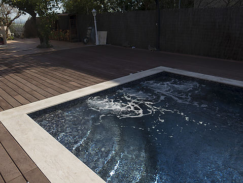 Construcción e instalación de una piscina de cemento