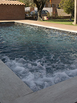 Construcción e instalación de una piscina de cemento