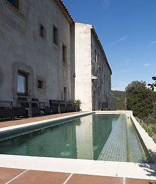 Construcción e instalación de una piscina desbordante en Santa Coloma de Farners