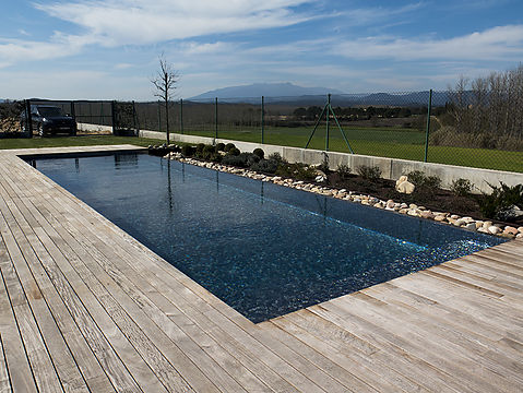 Construcción e instalación de una piscinad desbordant en Vidreres (Girona)