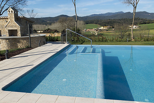 Construcción e instalación de una piscina en Cornellà de Terri