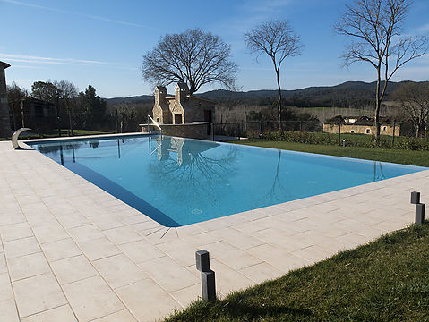 Construcción e instalación de una piscina en Cornellà de Terri