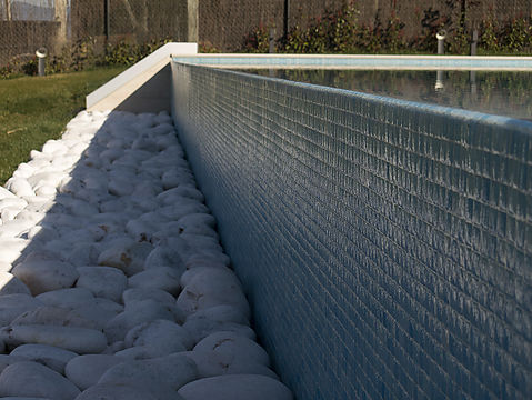 Construcció i instal·lació de una piscina enterrada a Cornellà de Terri