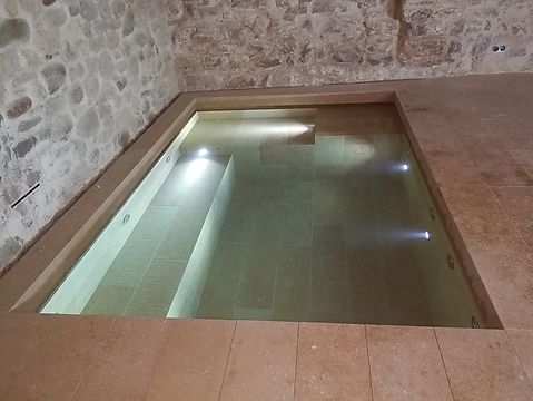 Construcció i instal·lació d'una piscina  al Barri Vell de Girona