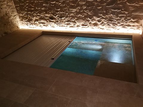 Construcció i instal·lació d'una piscina  al Barri Vell de Girona