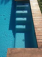 Construcció i instal·lació d'una piscina desbordant a Serinyà (Girona)