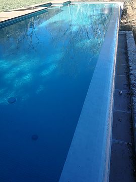 Construcción e instalación de una piscina desbordante en Serinyà (Girona)