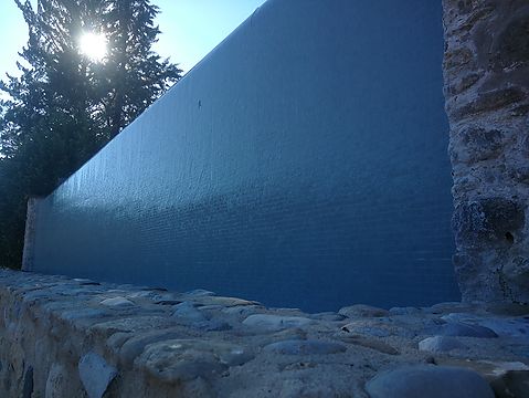 Construcción e instalación de una piscina desbordante en Serinyà (Girona)