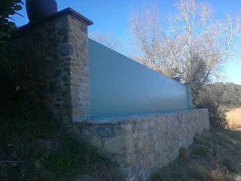 Construcción e instalación de una piscina desbordante en Serinyà (Girona)