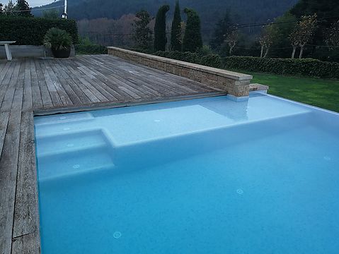 Construcción de una piscina desbordante en Santa Coloma de Farners