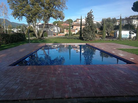 Construcció i instal·lació d'una piscina a Santa Coloma de Farners