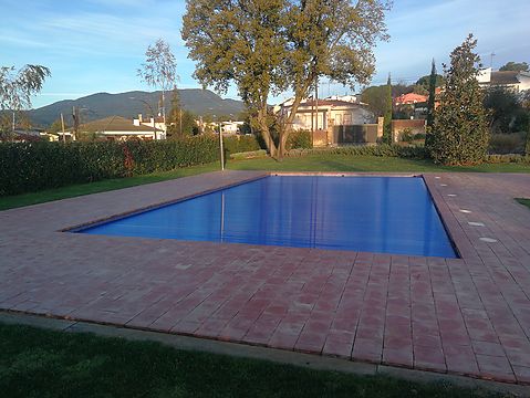 Construcció i instal·lació d'una piscina a Santa Coloma de Farners