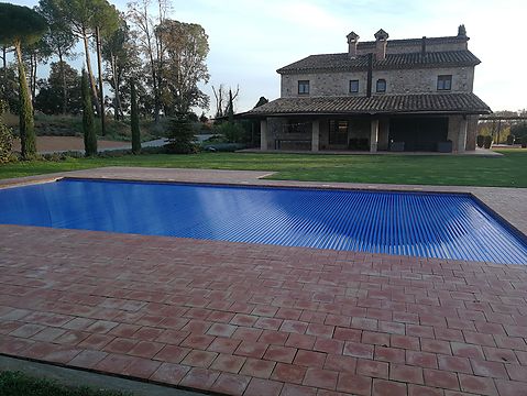 Construcció i instal·lació d'una piscina a Santa Coloma de Farners