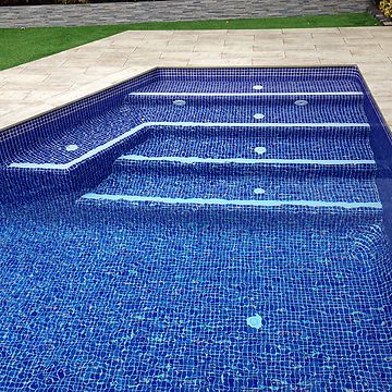 Construcción de una piscina en Vilobí d'Onyar ( Girona )