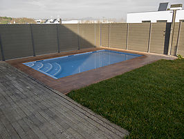 Construcció d'una piscina rectangular a Fornells de la Selva